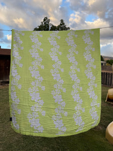 Gray Shells/Yellow Gardenia Muslin Blanket