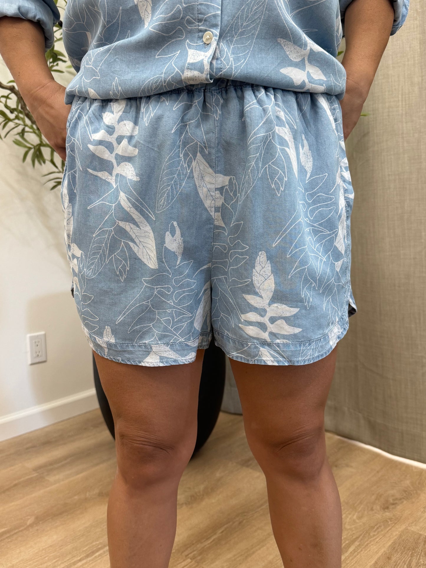 Women's Denim Shorts - Heliconia