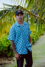 Load image into Gallery viewer, Kawika Men&#39;s Aloha Shirt- Teal Iwa

