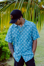 Load image into Gallery viewer, Kawika Men&#39;s Aloha Shirt- Teal Iwa
